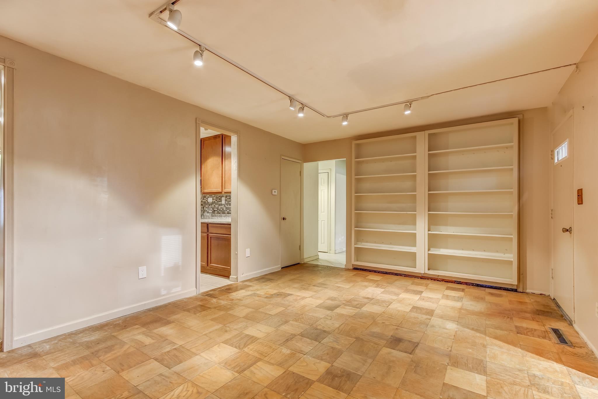6206 Alamo Street Springfield, VA 22150 - Photo 5 of 22