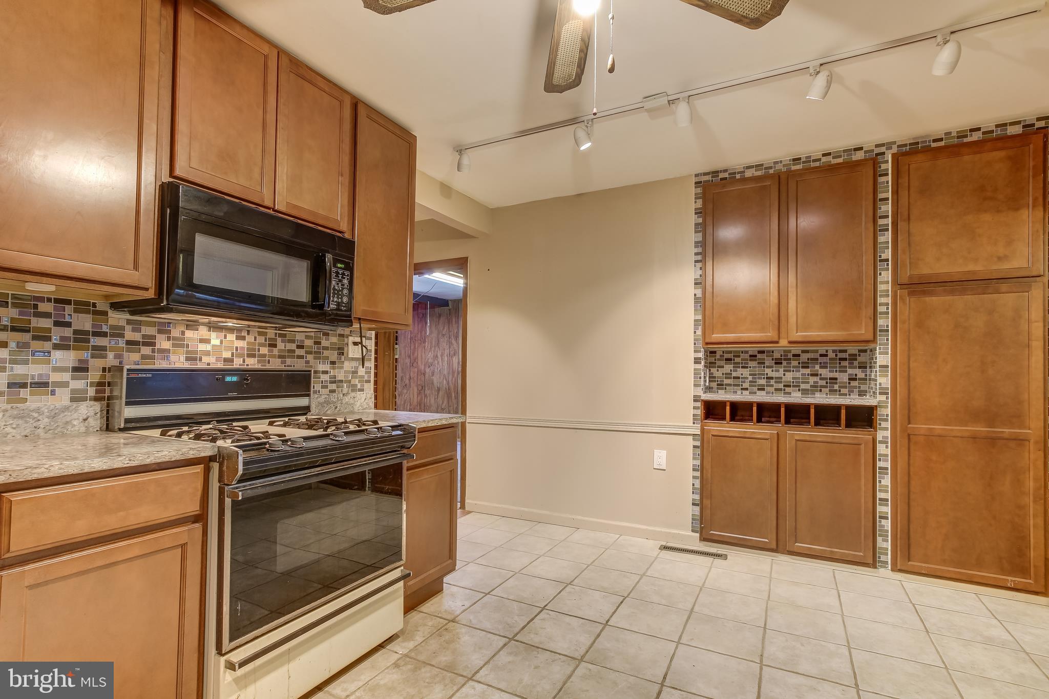 6206 Alamo Street Springfield, VA 22150 - Photo 8 of 22