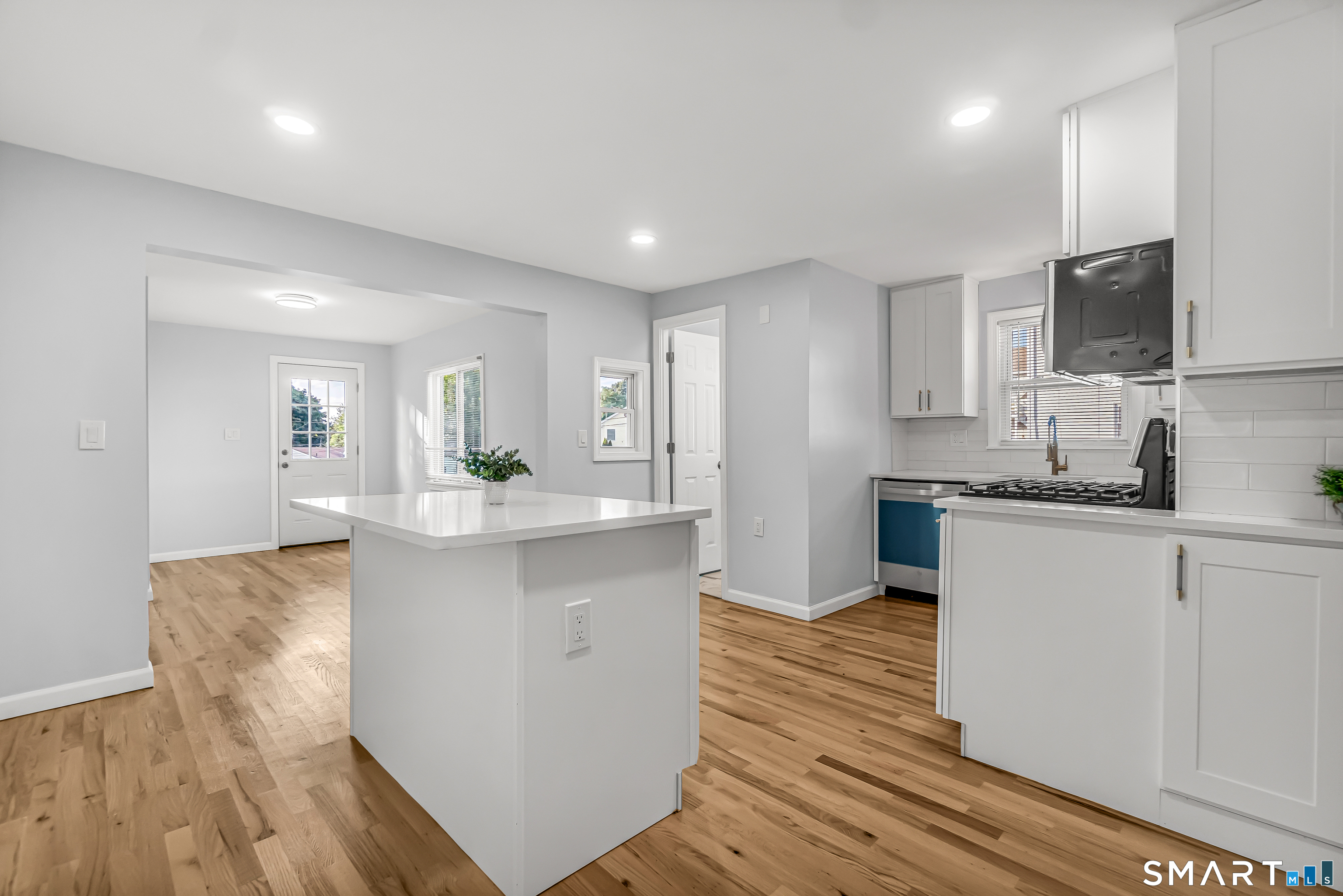 634 Newhall Street Hamden, CT 06517 - Photo 7 of 29