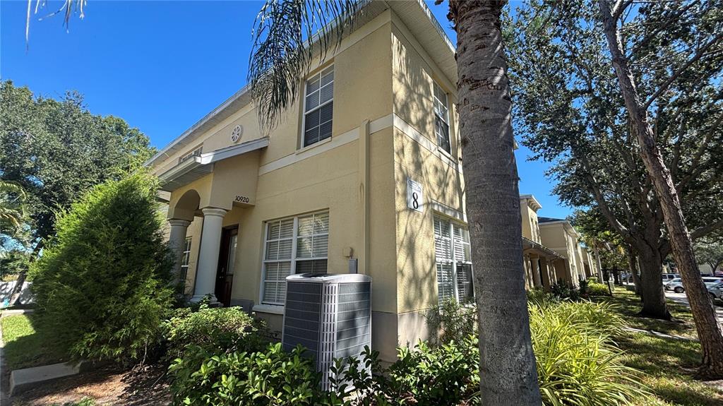a view of backyard of the house