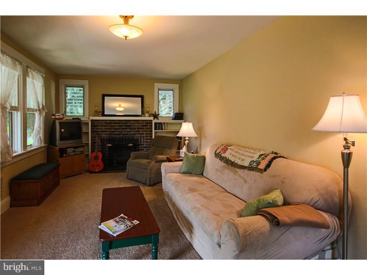 934 Davis Grove Road Horsham, PA 19044 - Photo 4 of 25 Gallery Image 4