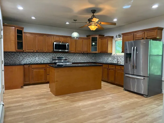 $2,100 | 2 Chapel Place, Unit 1, Pepperell, MA 01463