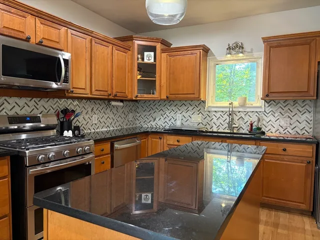 $2,100 | 2 Chapel Place, Unit 1, Pepperell, MA 01463