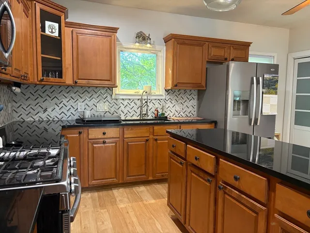 $2,100 | 2 Chapel Place, Unit 1, Pepperell, MA 01463