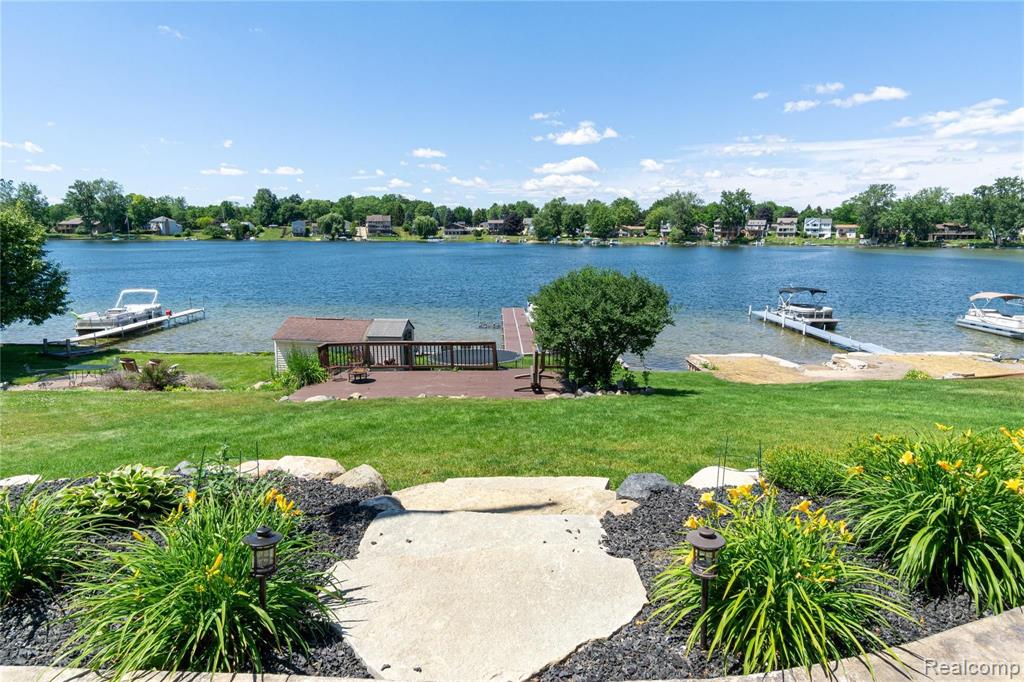 13558 South Horrell Road Fenton, MI 48430 - Photo 24 of 28
