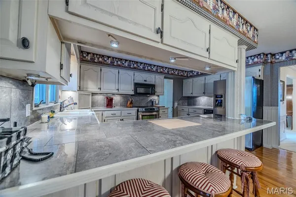 $850,000 | 21355 County Road 5-406, Lebanon, MO 65536