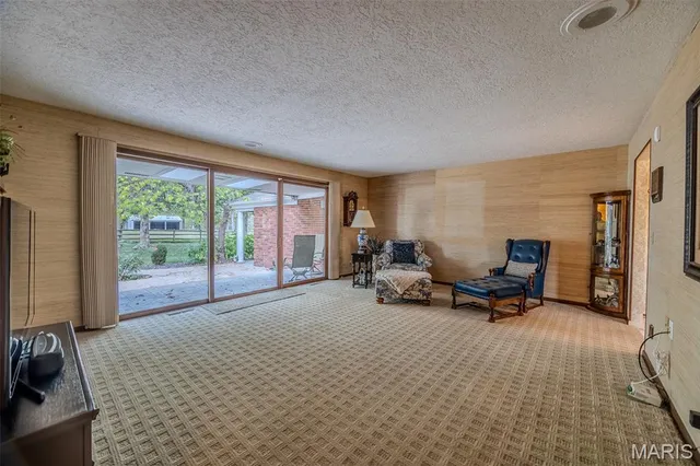 $850,000 | 21355 County Road 5-406, Lebanon, MO 65536