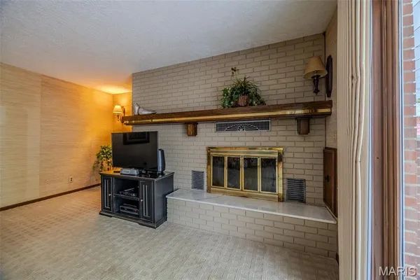 $850,000 | 21355 County Road 5-406, Lebanon, MO 65536