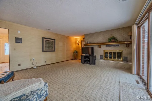 $850,000 | 21355 County Road 5-406, Lebanon, MO 65536