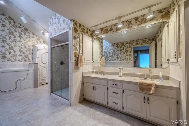 $850,000 | 21355 County Road 5-406, Lebanon, MO 65536