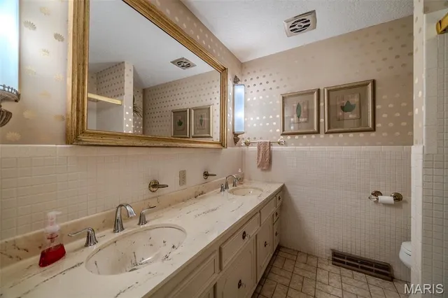 $850,000 | 21355 County Road 5-406, Lebanon, MO 65536