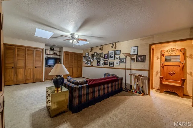 $850,000 | 21355 County Road 5-406, Lebanon, MO 65536