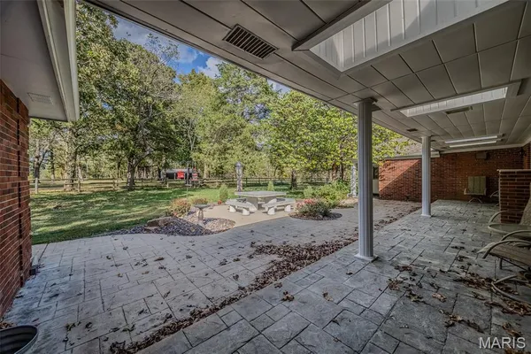 $850,000 | 21355 County Road 5-406, Lebanon, MO 65536