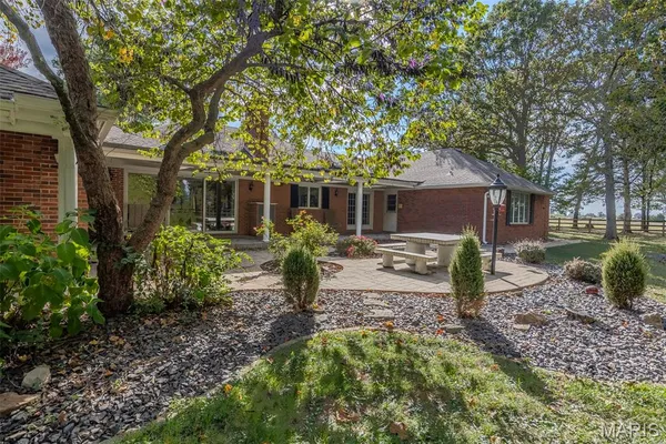 $850,000 | 21355 County Road 5-406, Lebanon, MO 65536