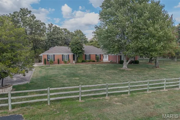 $850,000 | 21355 County Road 5-406, Lebanon, MO 65536
