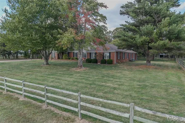 $850,000 | 21355 County Road 5-406, Lebanon, MO 65536