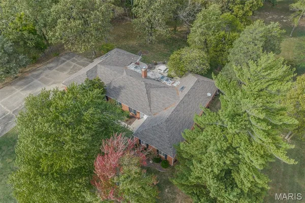 $850,000 | 21355 County Road 5-406, Lebanon, MO 65536
