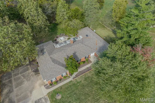 $850,000 | 21355 County Road 5-406, Lebanon, MO 65536