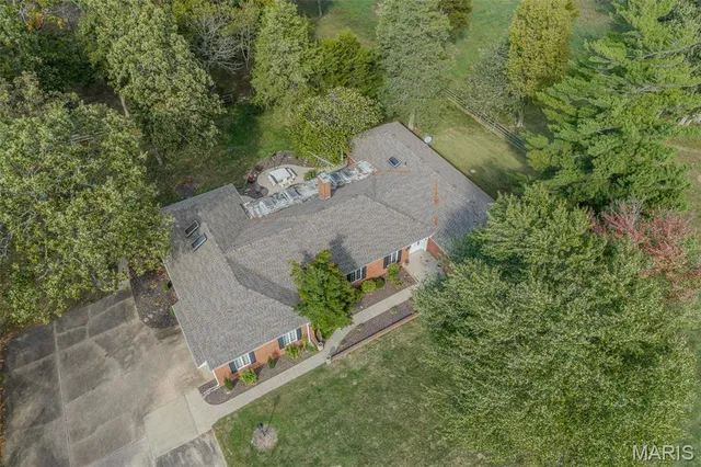 $850,000 | 21355 County Road 5-406, Lebanon, MO 65536