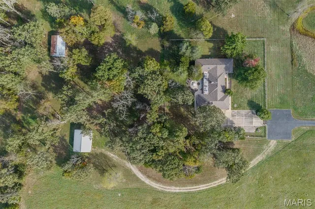$850,000 | 21355 County Road 5-406, Lebanon, MO 65536