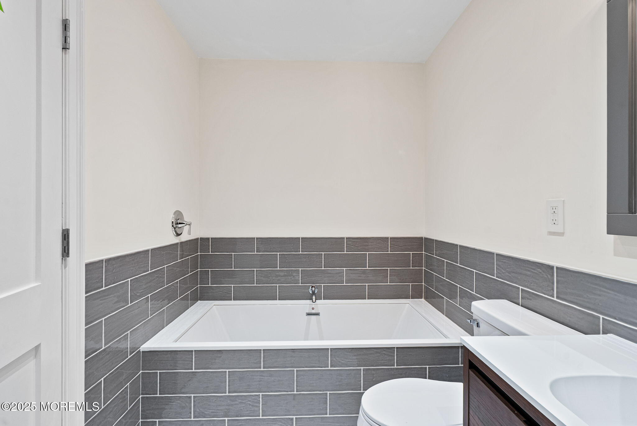 458 Newtons Corner Road Howell, NJ 07731 - Photo 26 of 44 a bathroom with a bathtub