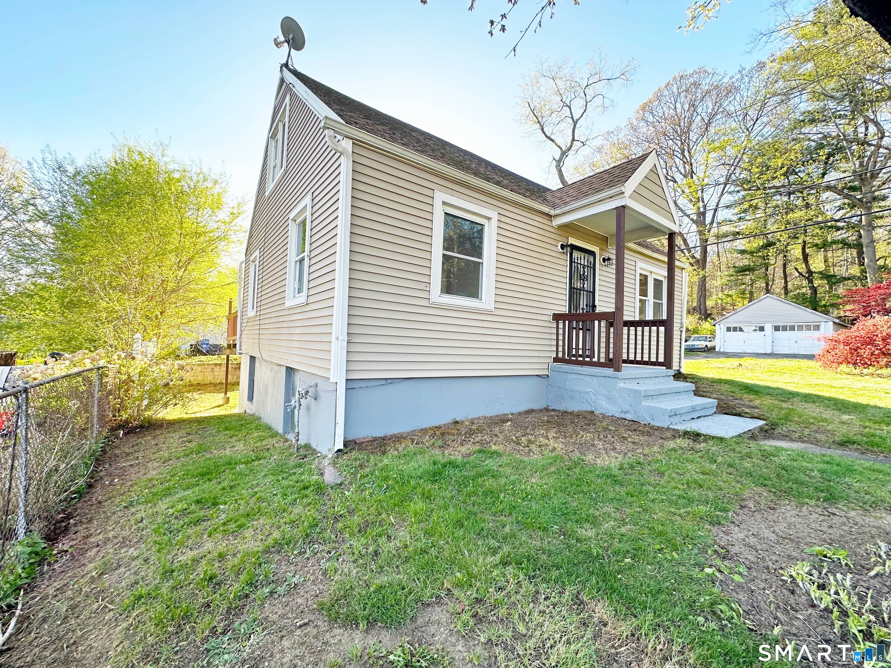 6 Peach Street Waterbury, CT 06708 - Photo 3 of 25