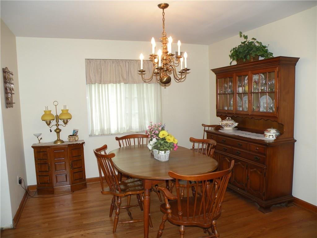 346 Goldsmith Road Pittsburgh, PA 15237 - Photo 6 of 14 Dining Room