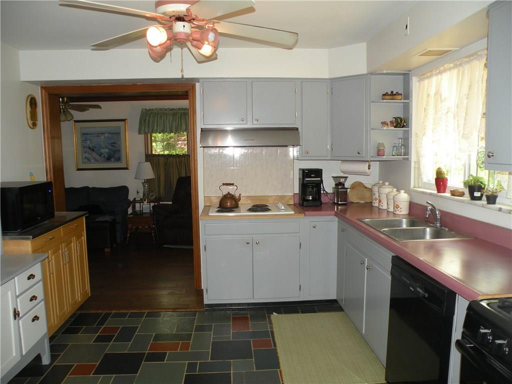346 Goldsmith Road Pittsburgh, PA 15237 - Photo 7 of 14 Kitchen