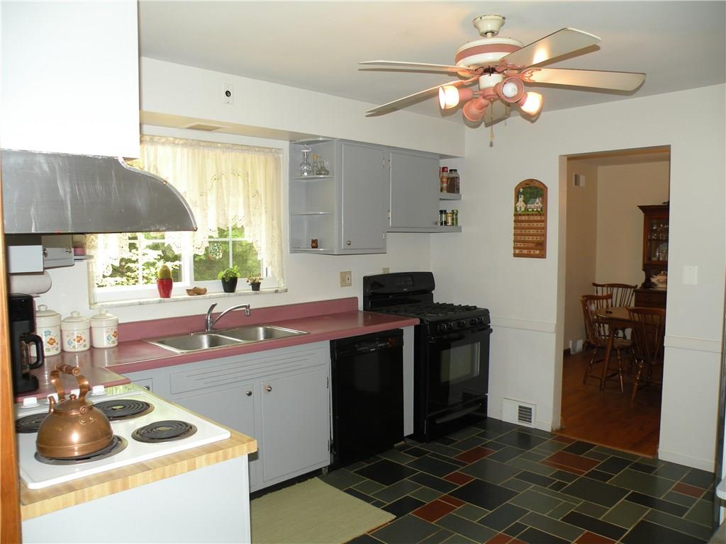 346 Goldsmith Road Pittsburgh, PA 15237 - Photo 8 of 14 Kitchen