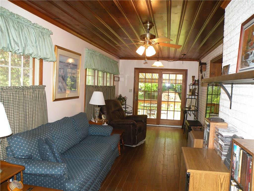 346 Goldsmith Road Pittsburgh, PA 15237 - Photo 9 of 14 Family Room