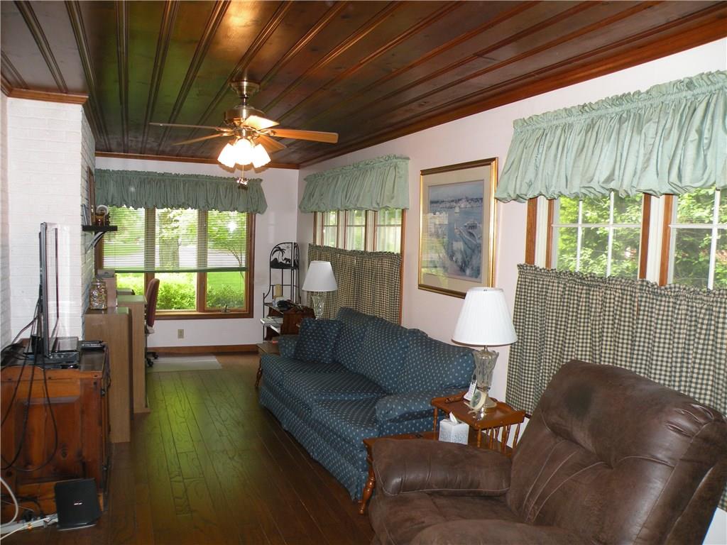 346 Goldsmith Road Pittsburgh, PA 15237 - Photo 10 of 14 Family Room