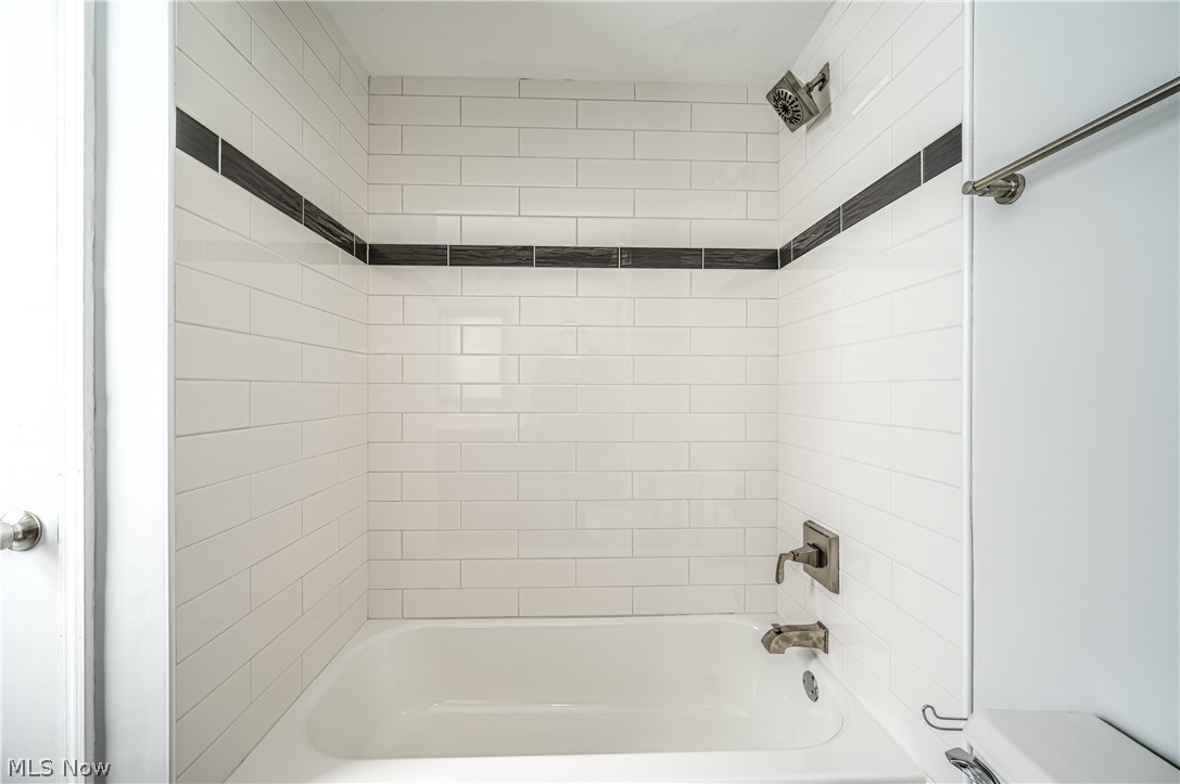 4096 Linnell Road Cleveland, OH 44121 - Photo 24 of 34