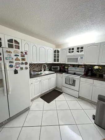 $2,300 | 17000 Northwest 67th Avenue, Unit 123, Hialeah, FL 33015