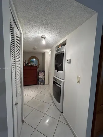 $2,300 | 17000 Northwest 67th Avenue, Unit 123, Hialeah, FL 33015