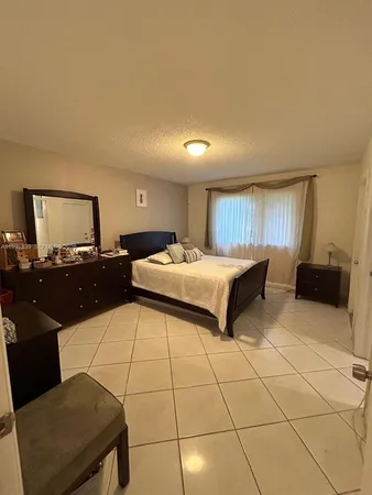 $2,300 | 17000 Northwest 67th Avenue, Unit 123, Hialeah, FL 33015