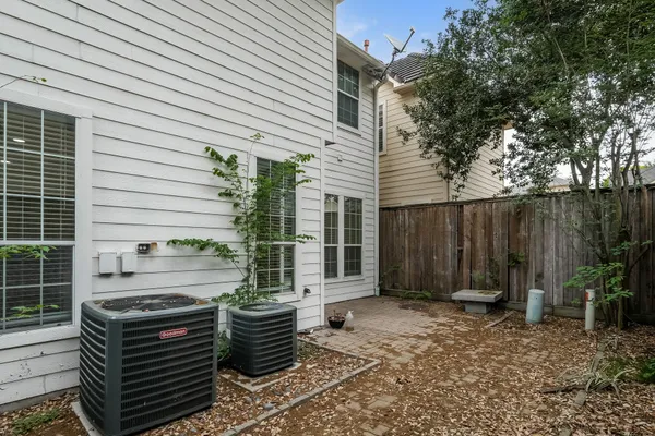 $2,895 | 2605 Cheshire Oaks Drive, Houston, TX 77054