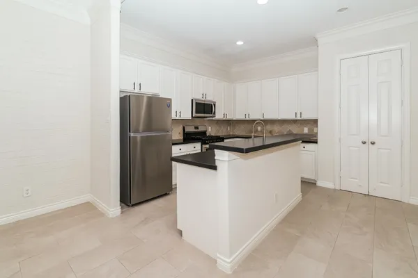 $2,895 | 2605 Cheshire Oaks Drive, Houston, TX 77054