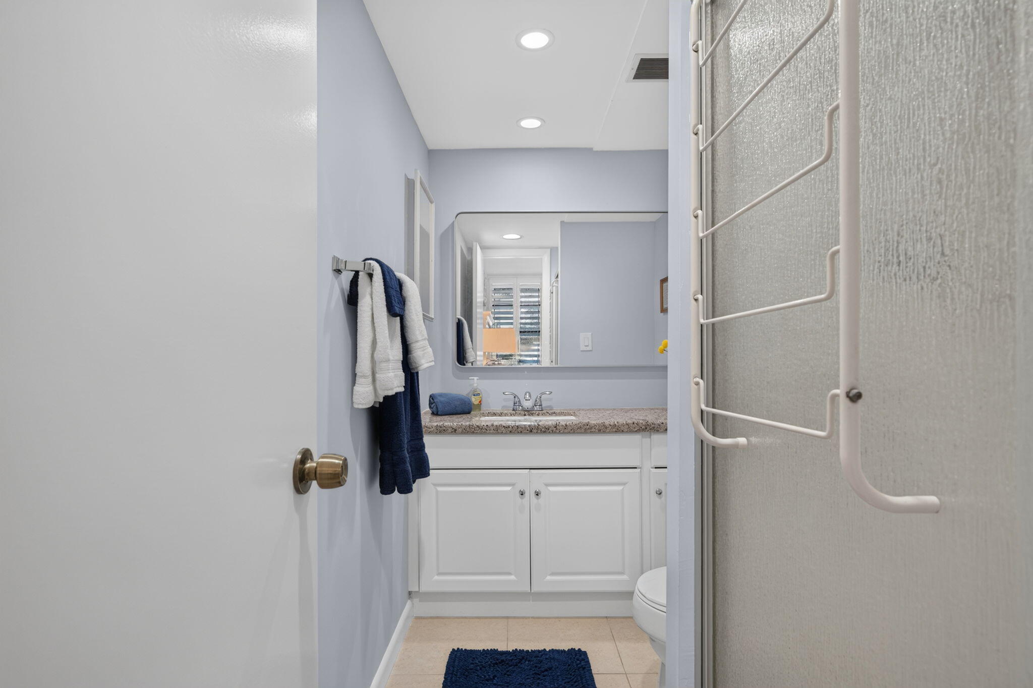 8 Royal Palm Way, Unit 104 Boca Raton, FL 33432 - Photo 33 of 64 Guest Bathroom