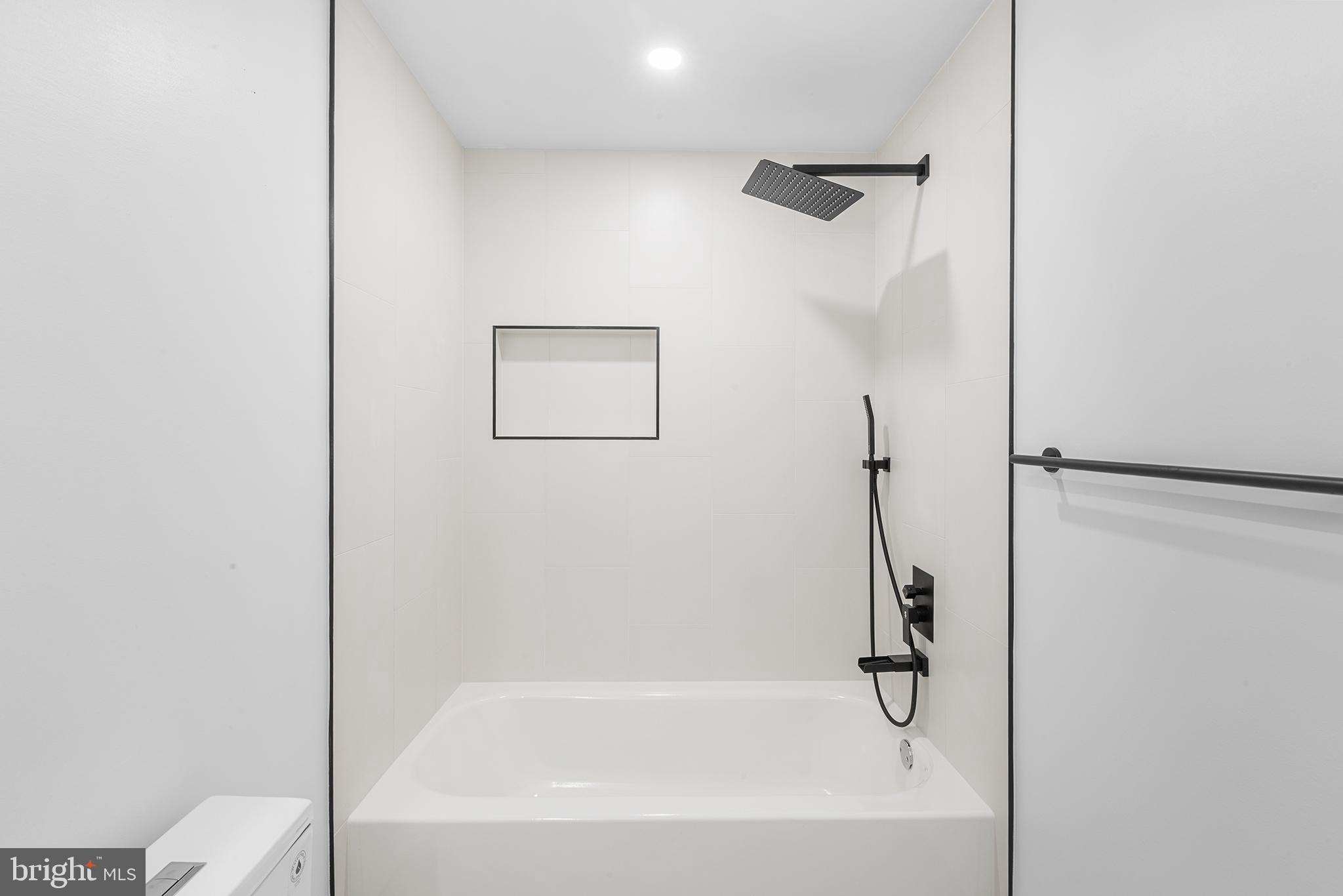 2340 Alter Street Philadelphia, PA 19146 - Photo 21 of 46 a bathroom with a bathtub