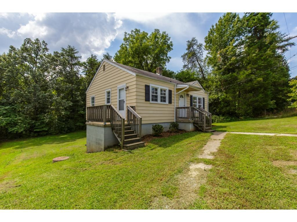 1025 East Hanover Road Graham, NC 27253 - Photo 3 of 18 Gallery Image 3