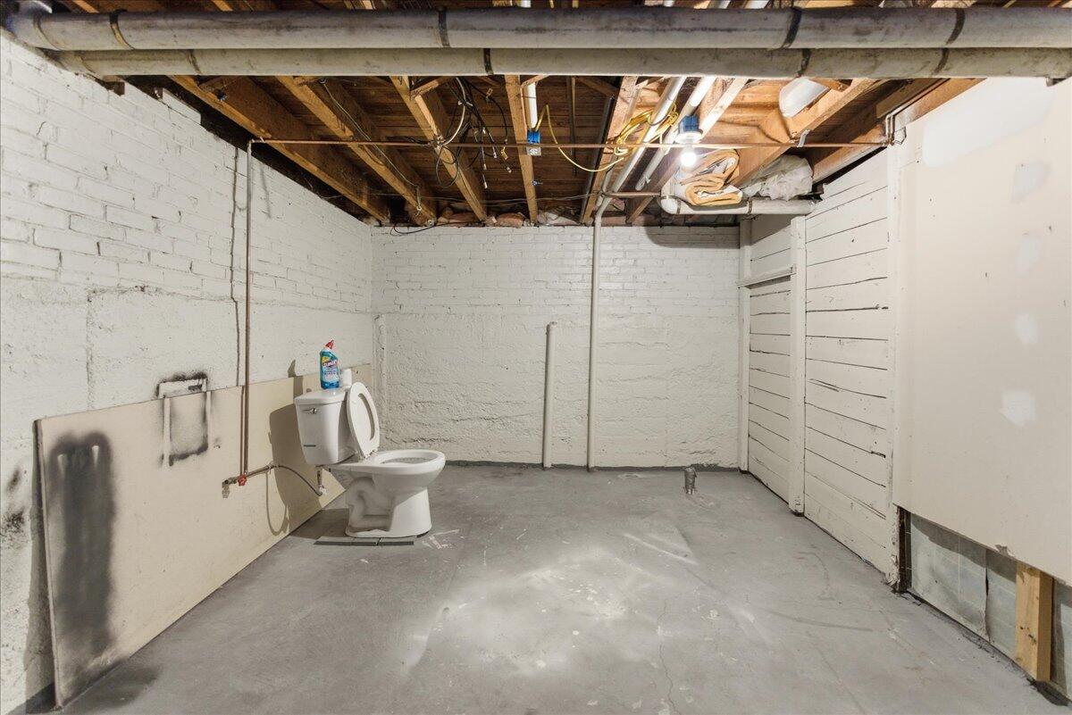 23 Janelle Street Lewiston, ME 04240 - Photo 36 of 54 Working Toilet