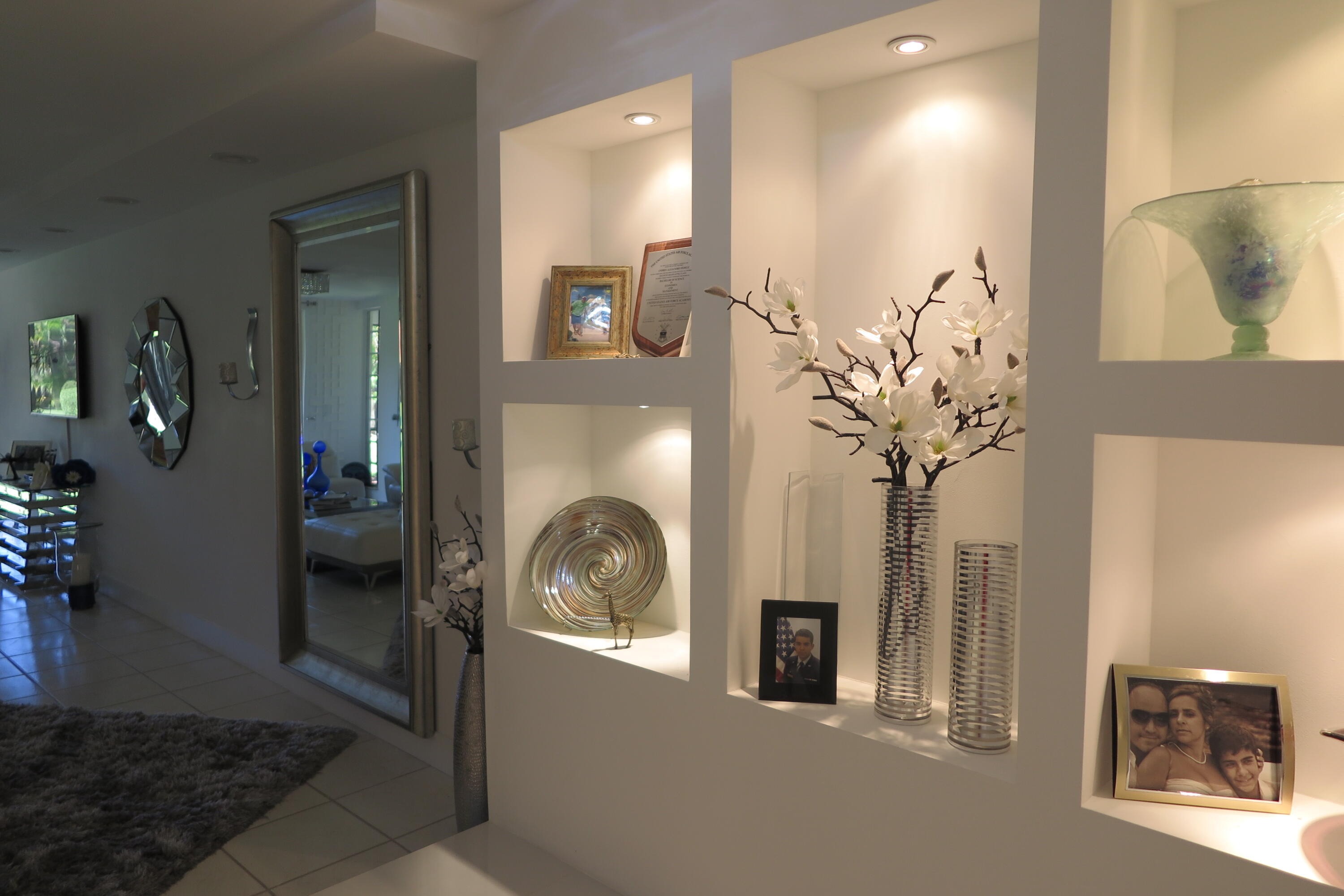 7875 La Mirada Drive Boca Raton, FL 33433 - Photo 2 of 31 a view of hall way with mirror and furniture