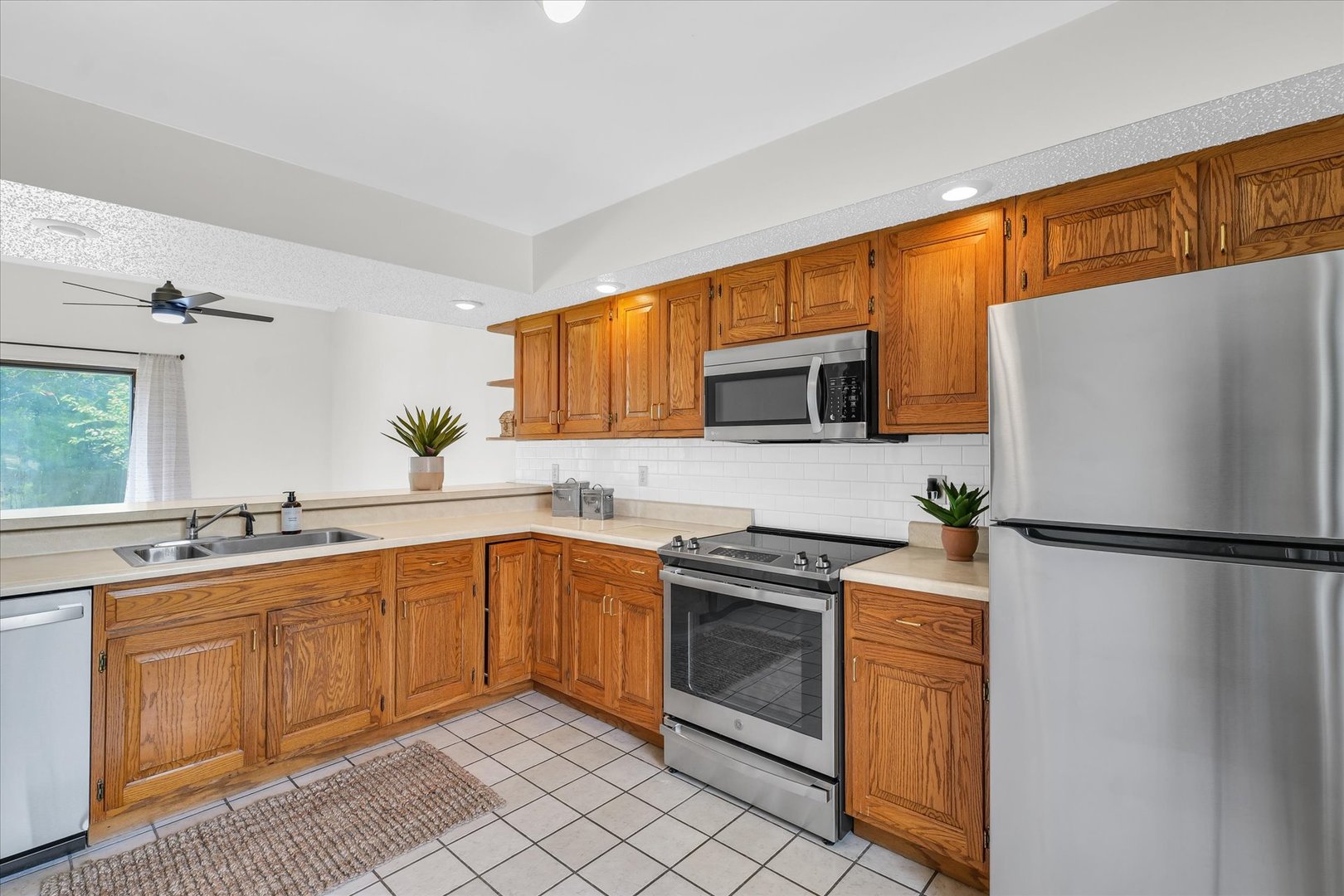 706 Higgins Road Champaign, IL 61822 - Photo 9 of 37 Gallery Image 9