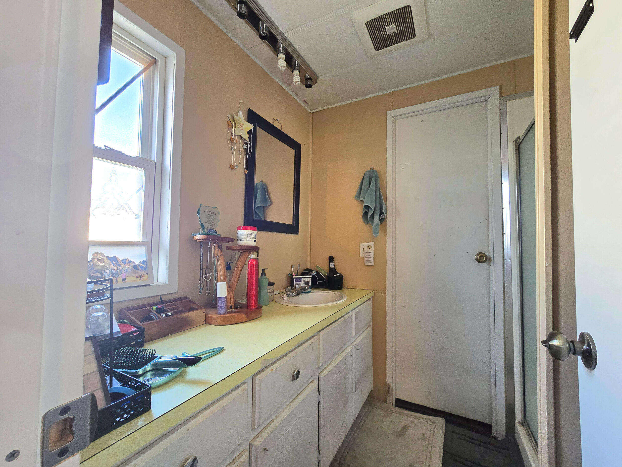 181 Upper Applegate Road, Unit 13 Jacksonville, OR 97530 - Photo 9 of 12 2nd bath