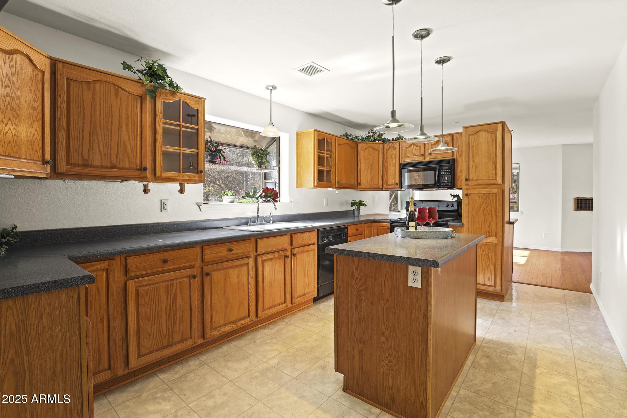 1300 West Random Way Payson, AZ 85541 - Photo 14 of 57 Kitchen with Island