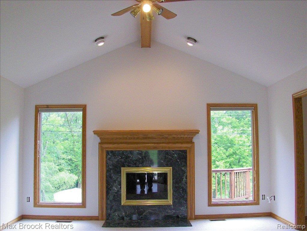 495 John R Road Rochester, MI 48307 - Photo 6 of 7 Living Rm