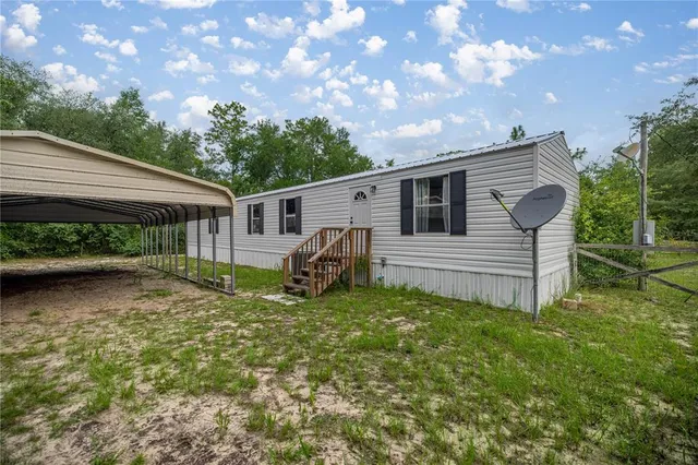 a view of a house with backyard