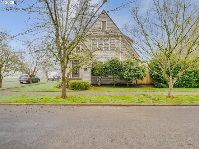 $685,000 | 1036 Northeast Cowls Street, McMinnville, OR 97128