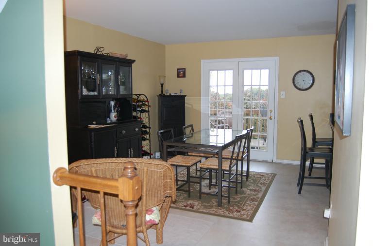 15135 Callohan Court Silver Spring, MD 20906 - Photo 1 of 27 Kitchen