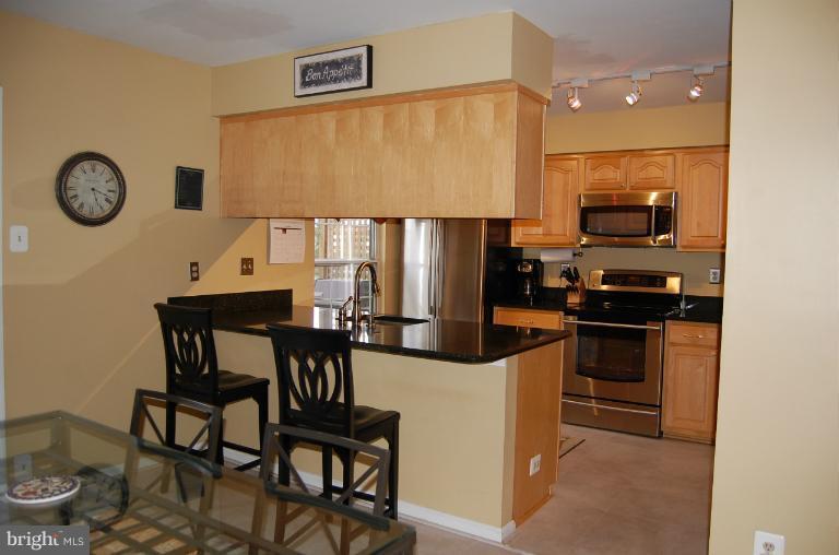 15135 Callohan Court Silver Spring, MD 20906 - Photo 22 of 27 Kitchen